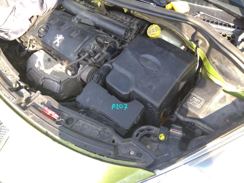 Пежо 207 1.4 подкапотное