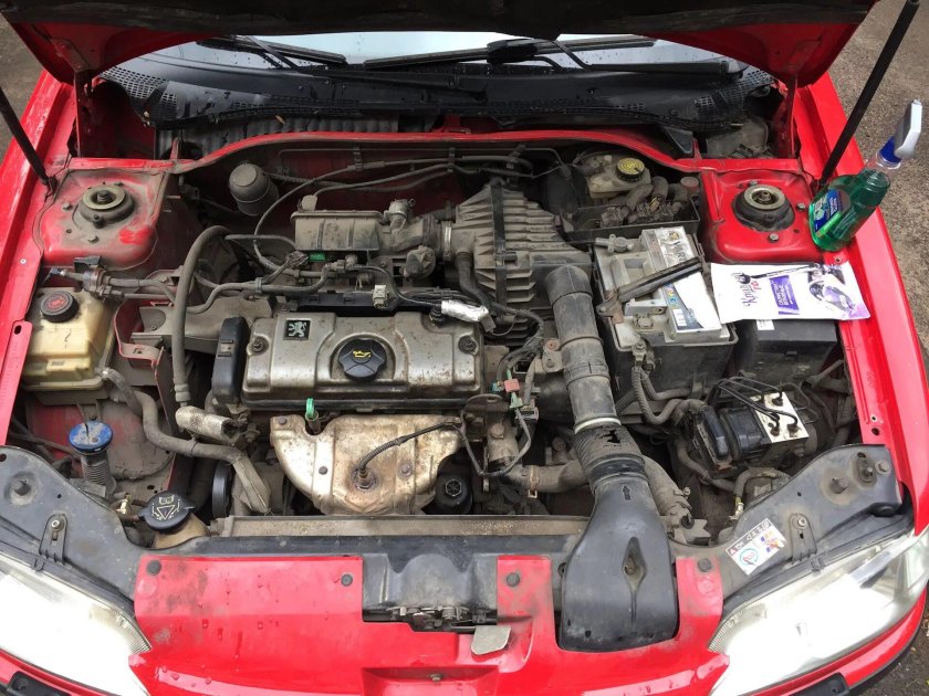 Подкапотка Пежо 206