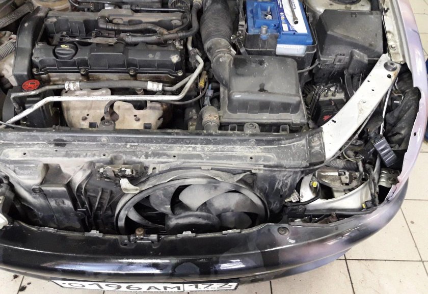 Подкапотка Пежо 206