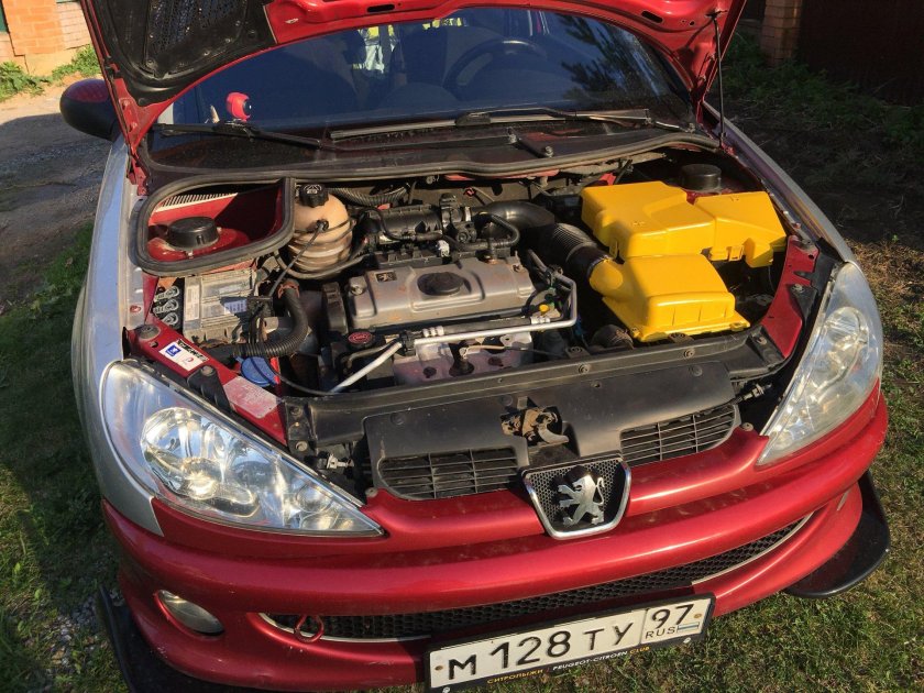 Пежо 206 моторный отсек