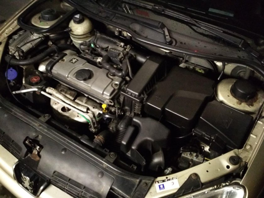 Peugeot 206 под капотом