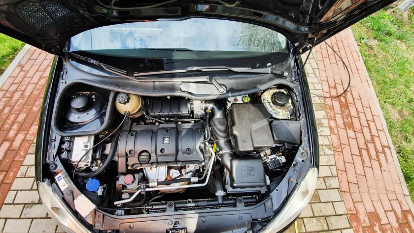 Пежо 206 1.4 под капотом