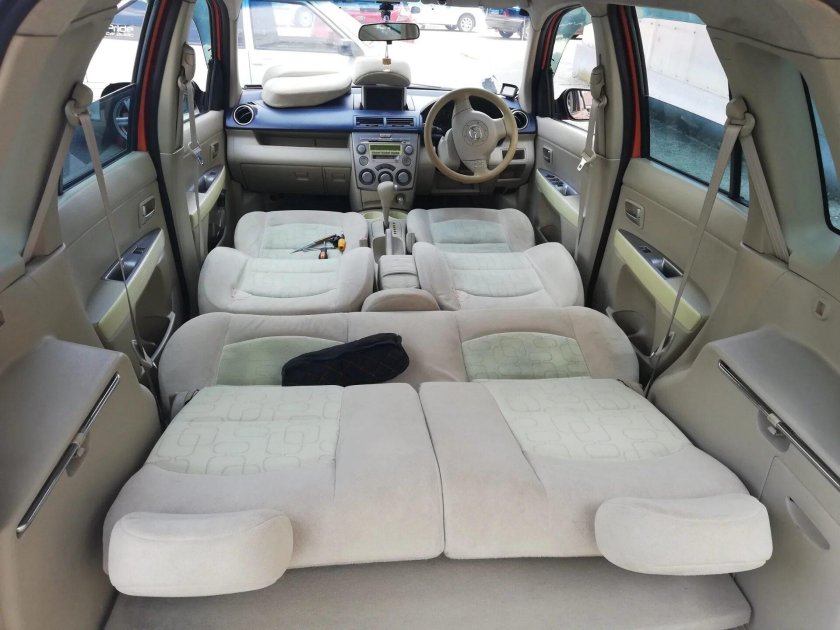Mazda MPV 2002 салон