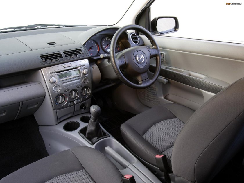 Mazda Demio 2002 салон