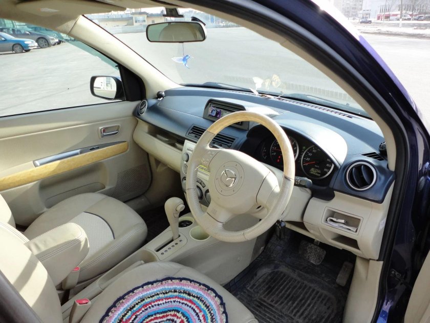 Mazda Demio 2003 салон