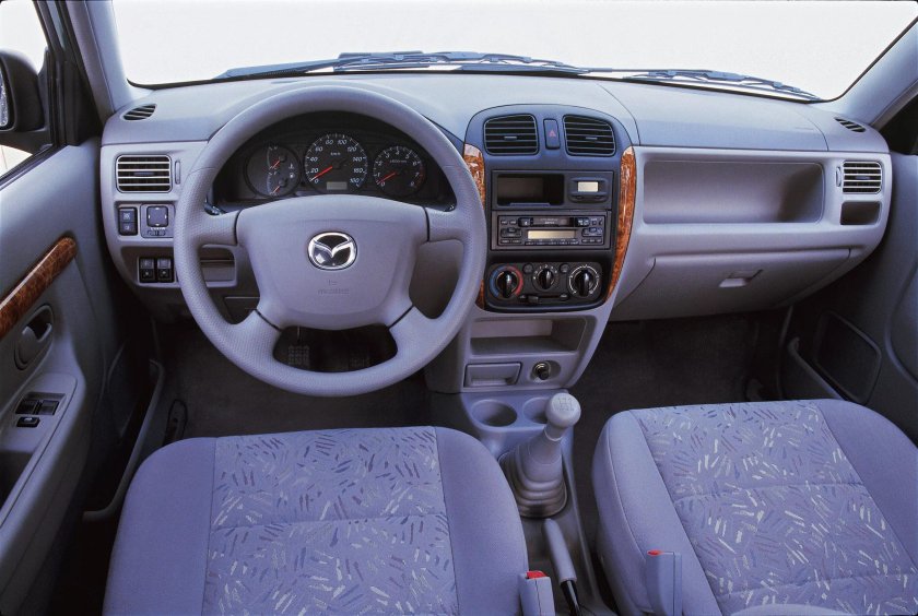 Мазда Демио 2000 левый руль