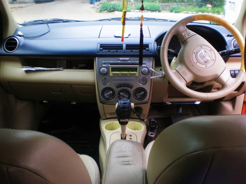 Mazda Demio 2003 салон
