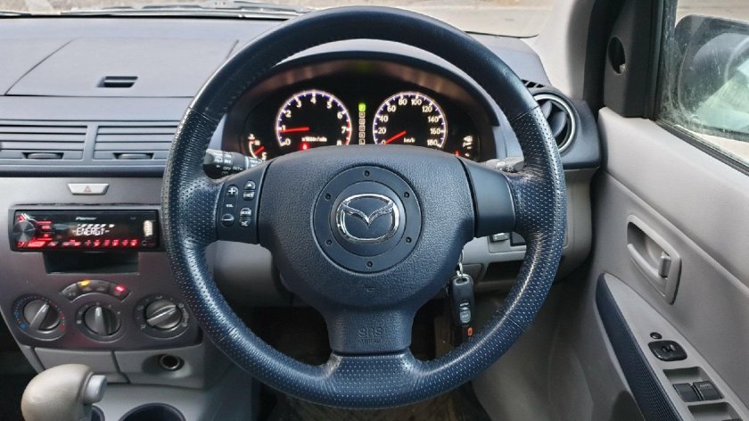 Mazda Demio 2005 салон
