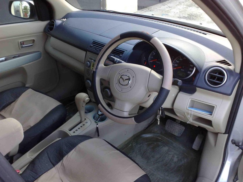 Mazda Demio 2003 салон