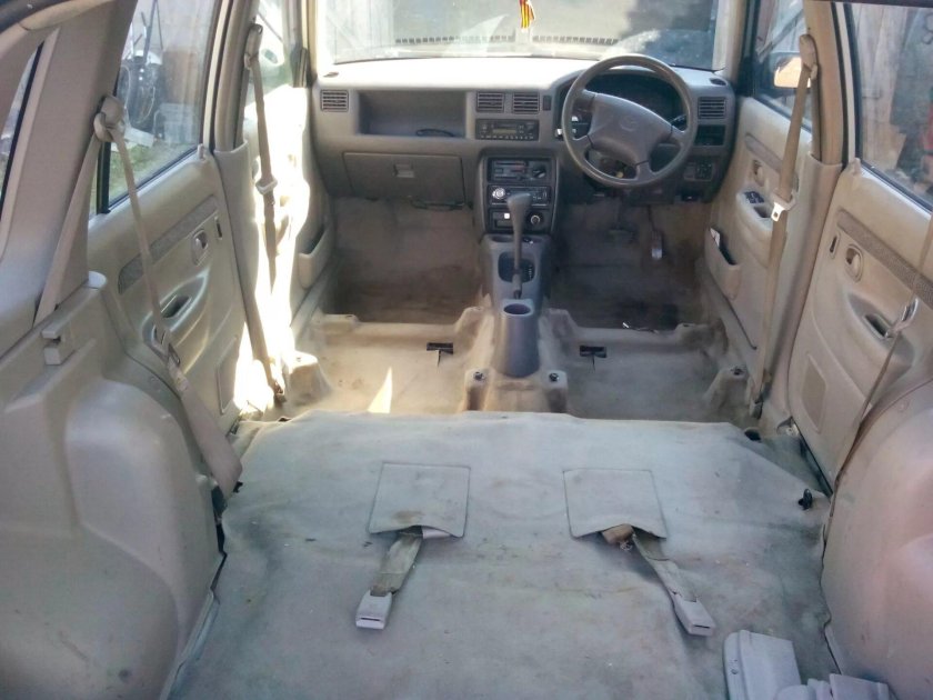 Mazda Demio 2000 салон