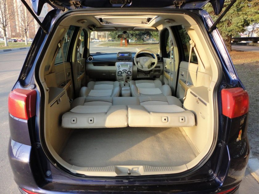 Мазда трибьют 2001 раскладывается ли задние сидения