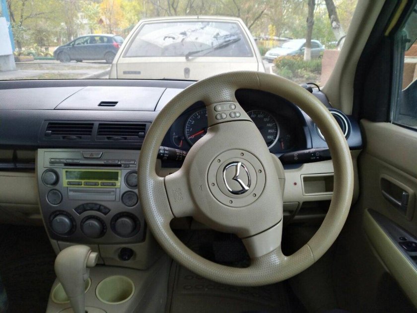 Мазда Демио 2002 салон