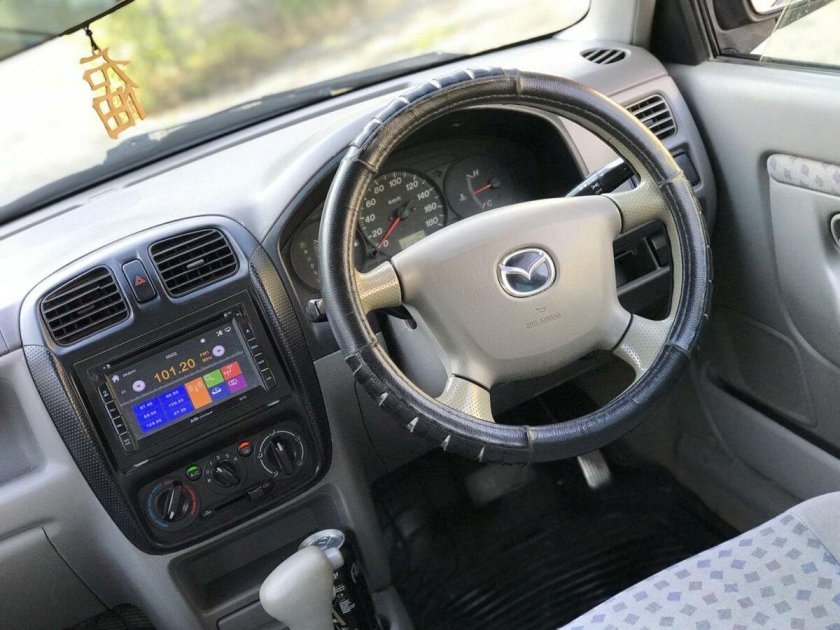 Мазда Демио 2001 салон