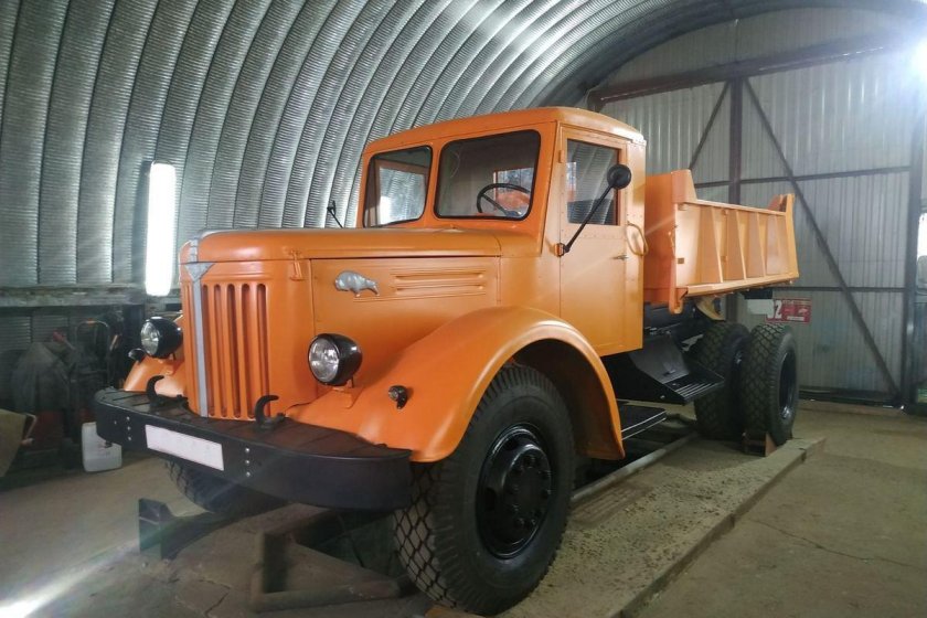 МАЗ-205 самосвал