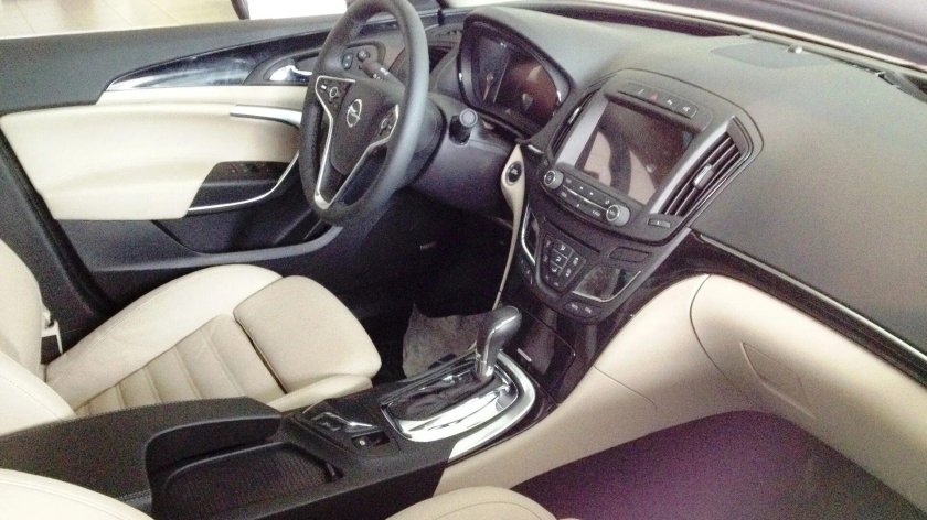 Опель Инсигния седан 2013 салон