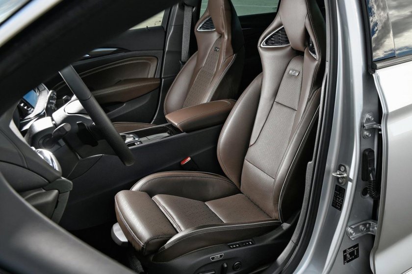 Opel Insignia GSI салон