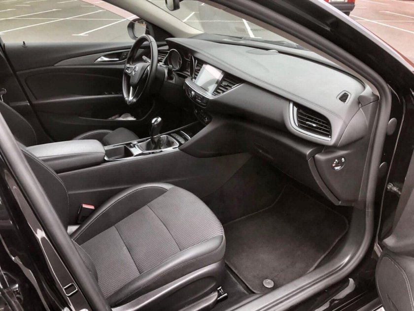 Мазда 6 2021 салон