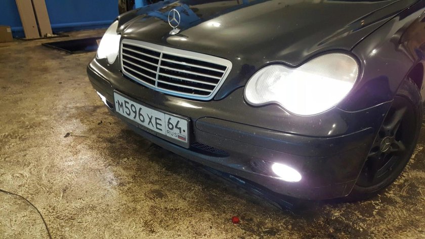 Туманки Mercedes-Benz w203