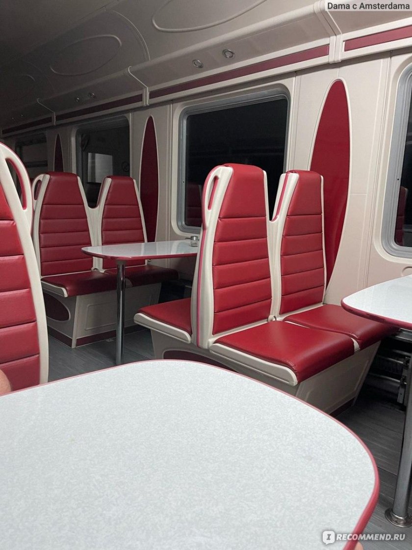 Электричка едет