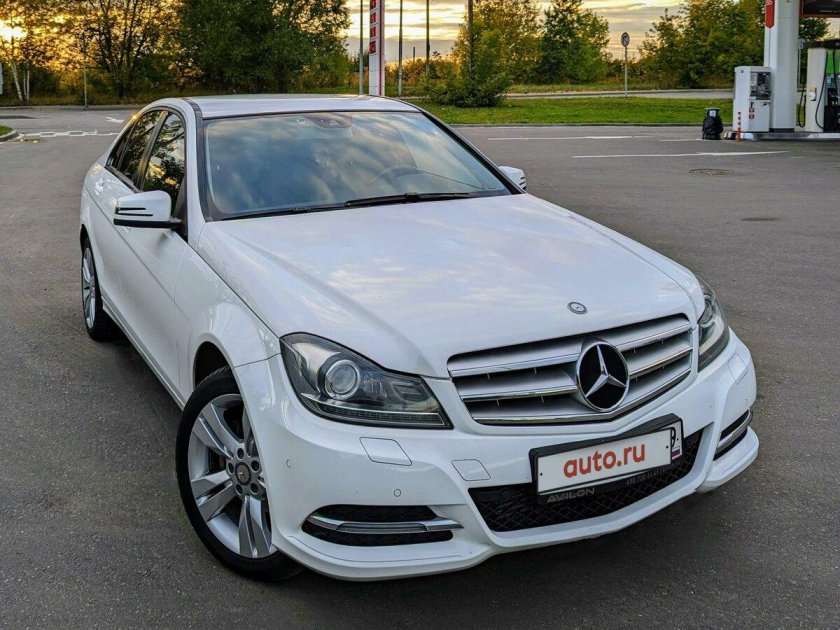 Мерседес Бенц с 180 белый битый фото