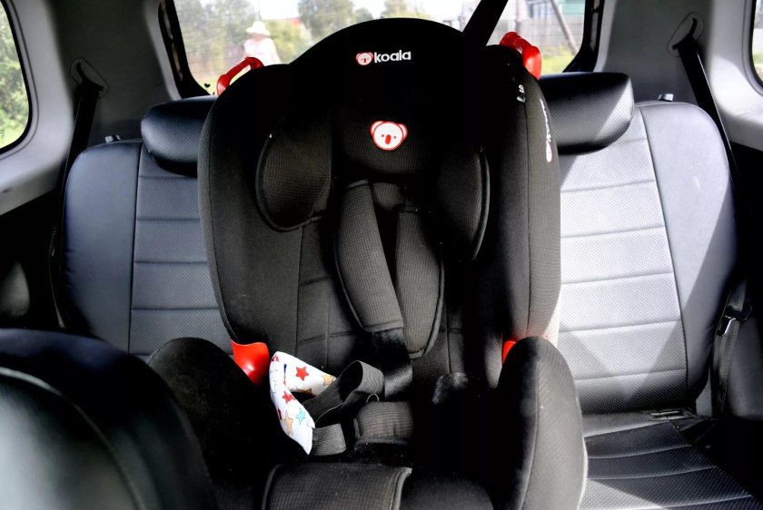 Hyundai ix35 два детских кресла