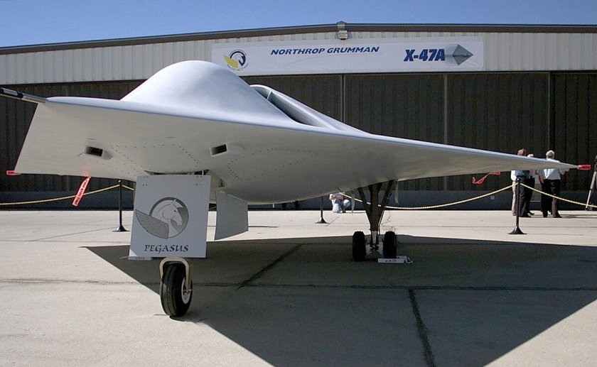 Беспилотный самолет x-47b