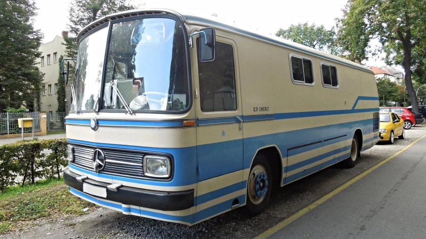 Mercedes-Benz o302