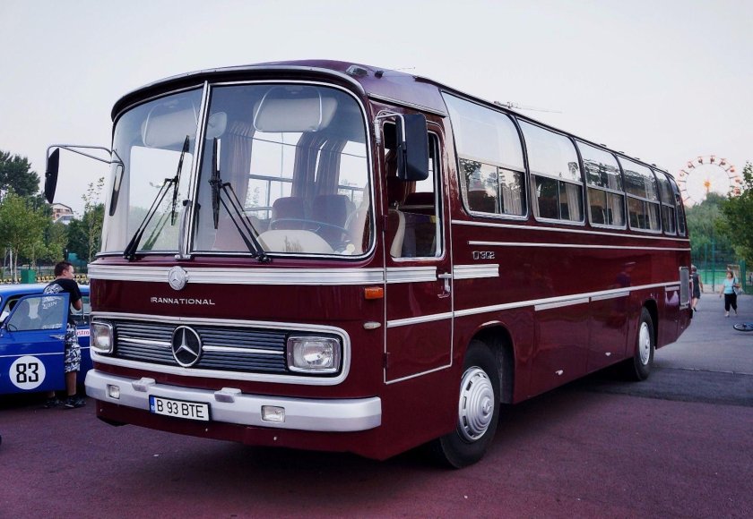 Mercedes-Benz o302