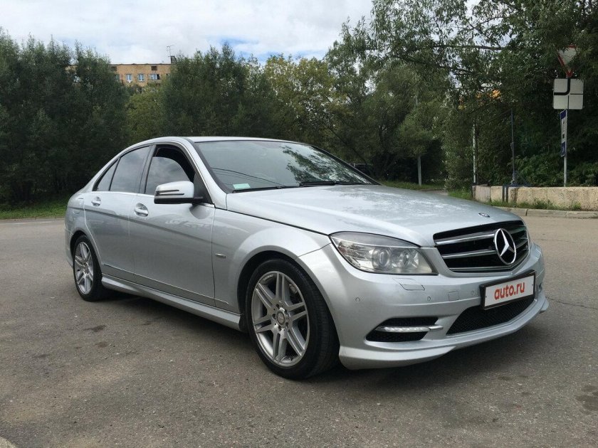 Мерседес 204 серебристый