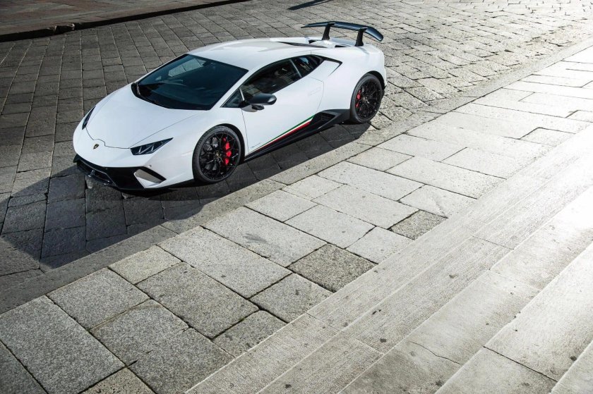 Ламборджини Хуракан белая