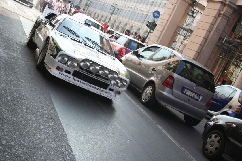 Lancia Rally 037 без капота