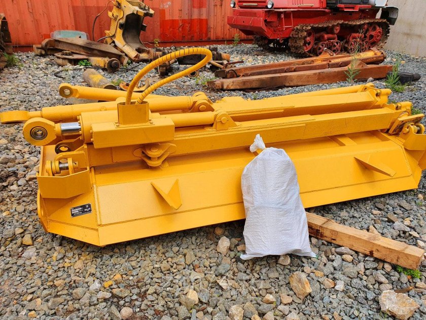 Полусферический отвал бульдозера