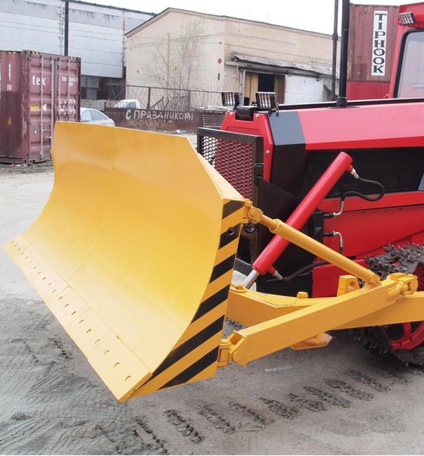 Поворотный отвал на ДТ 75