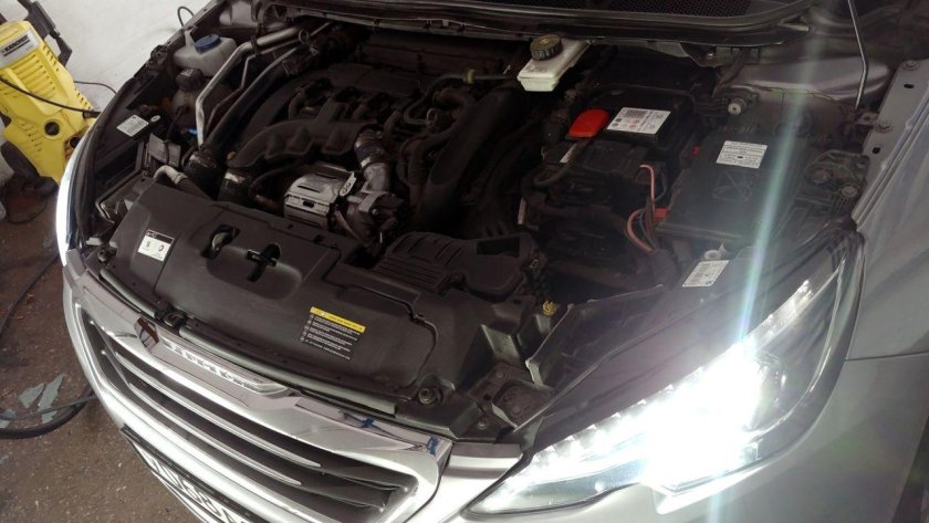 Подкапотное пространство Пежо 3008