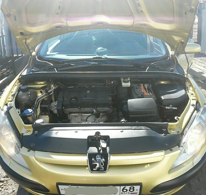 Подкапотка Пежо 308
