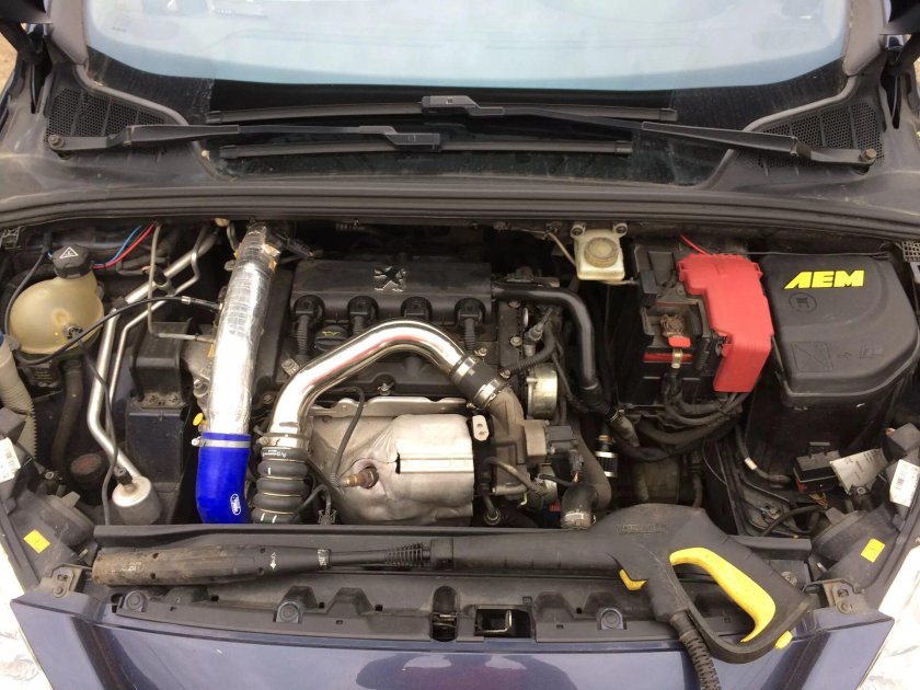 Peugeot 308 подкапотка