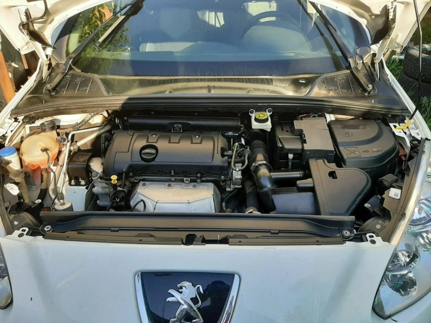 Подкапотка Пежо 308