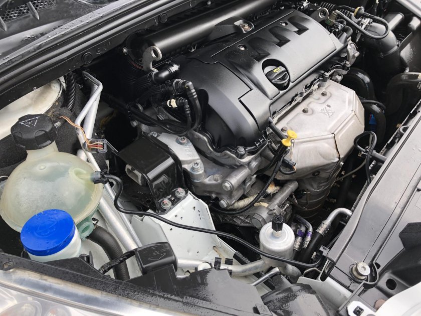 Пежо 508 подкапотное пространство