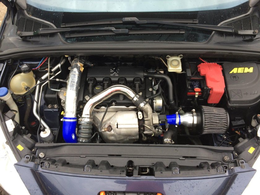 Peugeot 308 подкапотка