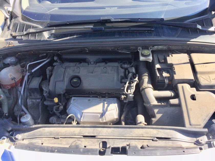 Подкапотка Пежо 308