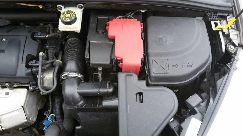 Пежо 3008 моторный отсек