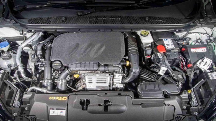 Peugeot 308 моторный отсек