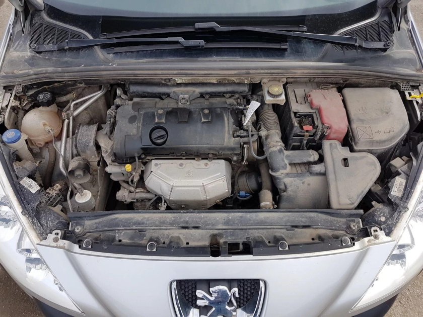 Peugeot 308 подкапотка