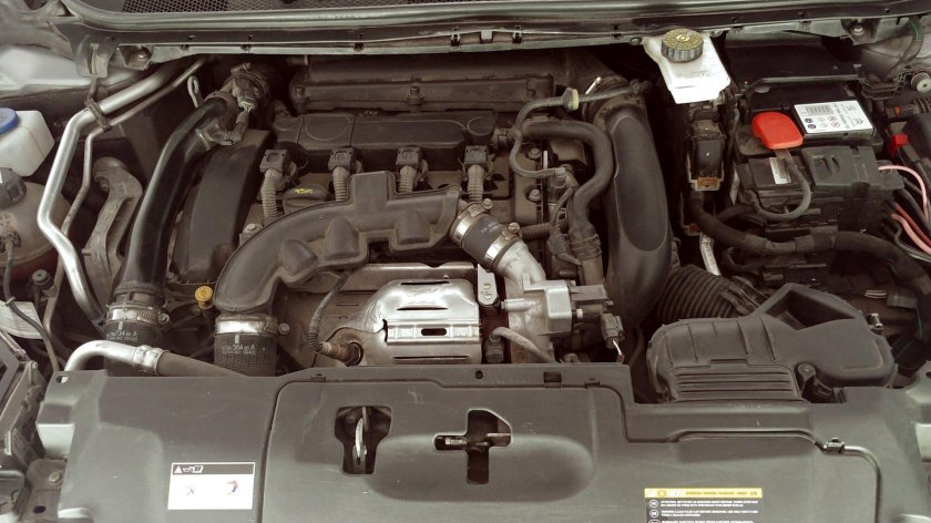 Подкапотка Пежо 308