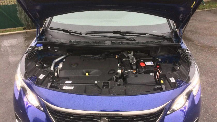 Подкапотное пространство Пежо 3008