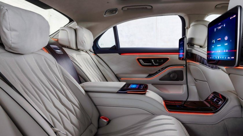 Мерседес Майбах 2023 салон