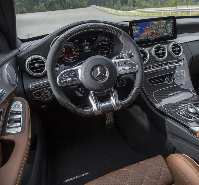 Мерседес-Бенц АМГ 63 салон
