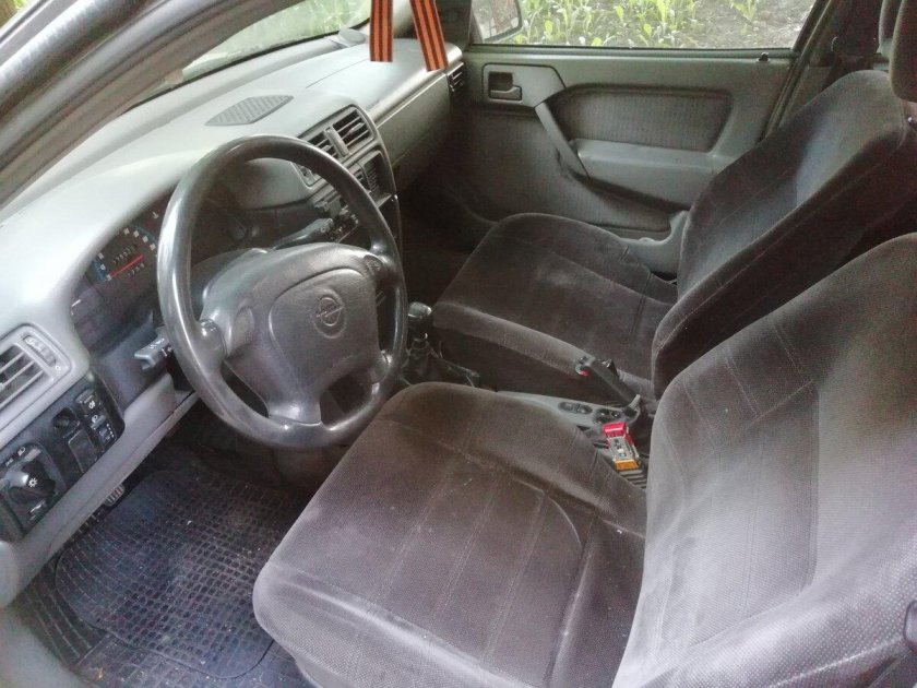 Opel Vectra a седан 1995 салон