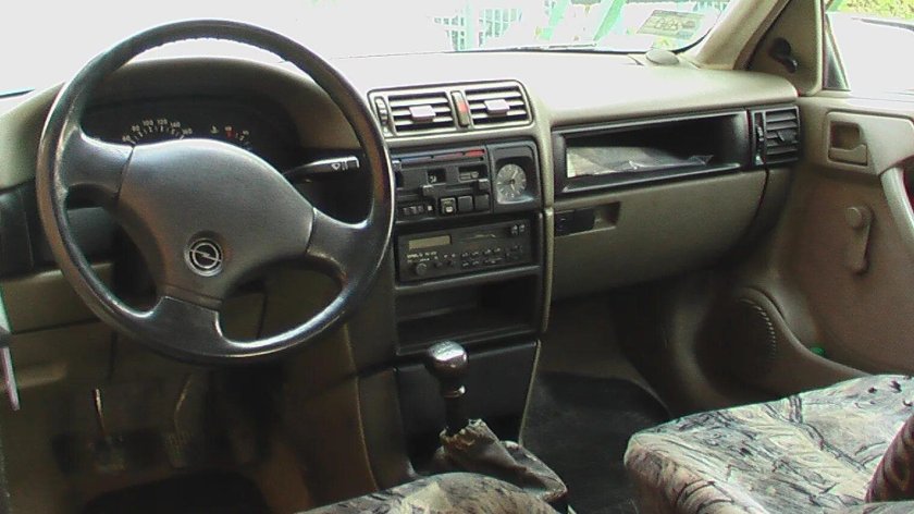 Опель Вектра 1.8 1991 салон