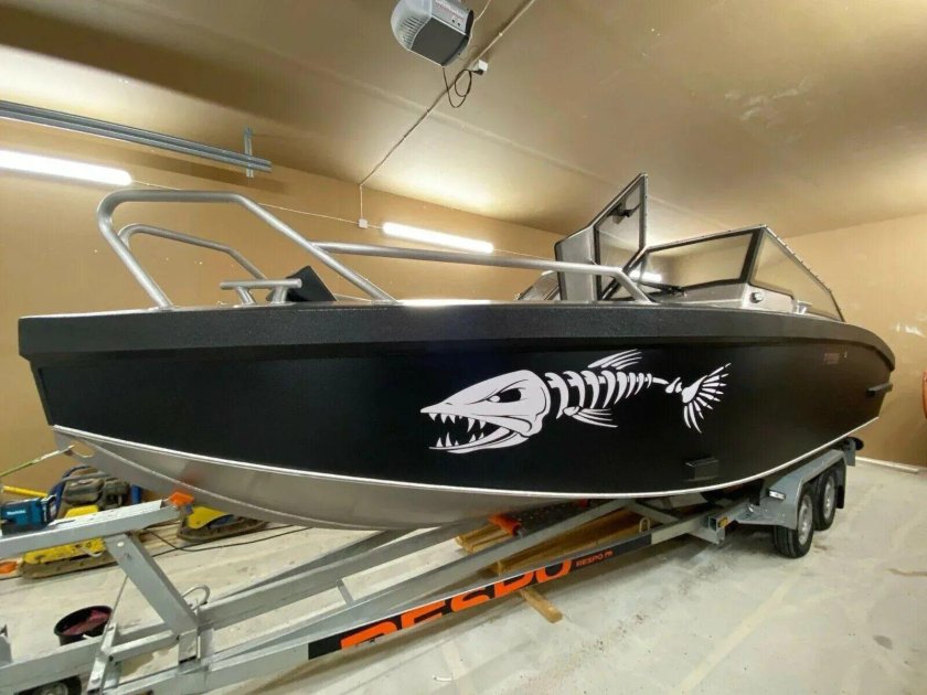 Наклейки на катера и лодки